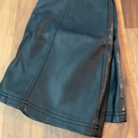 Guess a line faux leather skirt - Picture 5 of 6